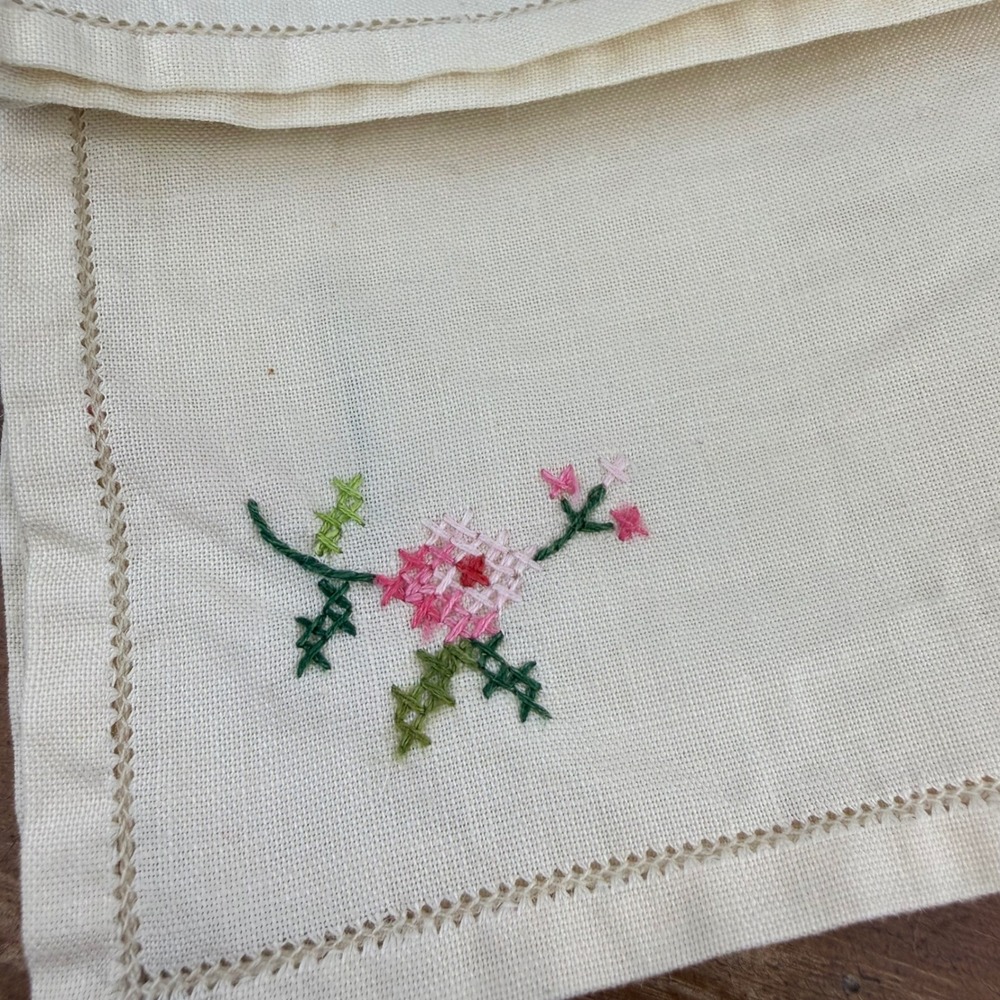 Vintage Hand Embroidered Floral Linen Cocktail Napkins Hemstitch Set of 6 Cream - Picture 3 of 7